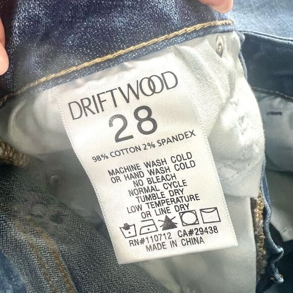 Driftwood Collette Embroidered Crop Jeans - Picture 8 of 9